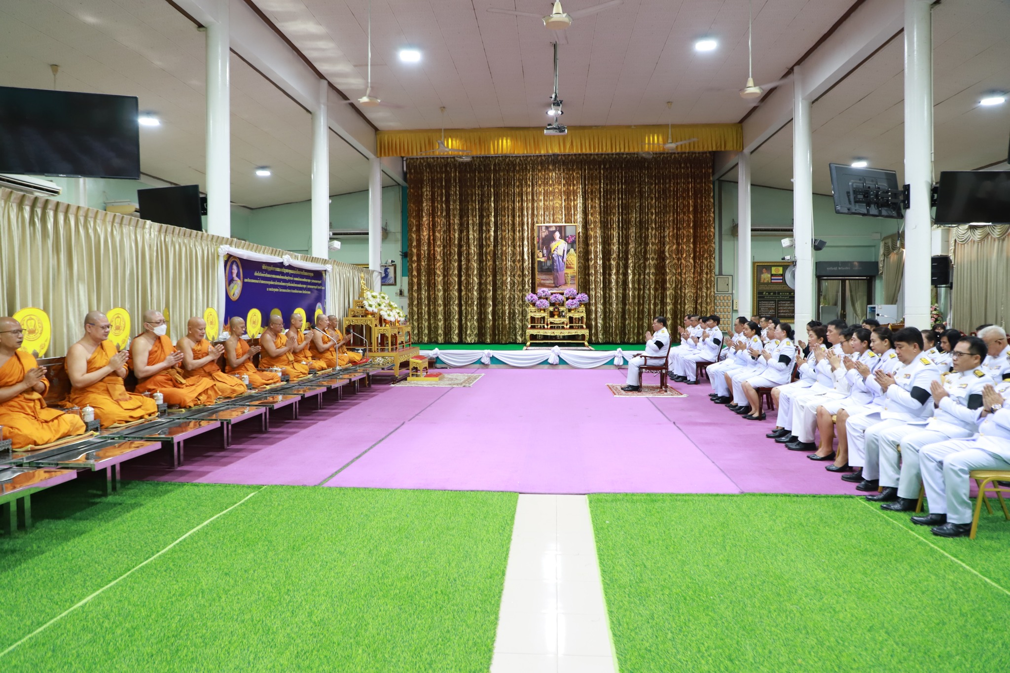 title - ส.ป.ก.อ่างทอง ร่วมพิธีทำบุญตักบาตรและพิธีเจริญพระพุทธมนต์ถวายเป็นพระราชกุศล เนื่องในวันคล้ายวันพระราชสมภพสมเด็จพระกนิษฐาธิราชเจ้า กรมสมเด็จพระเทพรัตนราชสุดาฯ สยามบรมราชกุมารี